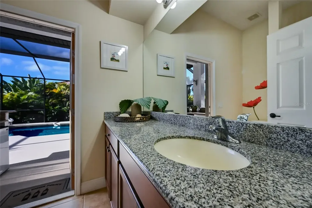 525 Mast Drive Bradenton FL 34208