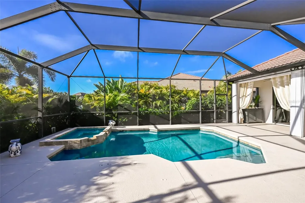 525 Mast Drive Bradenton FL 34208