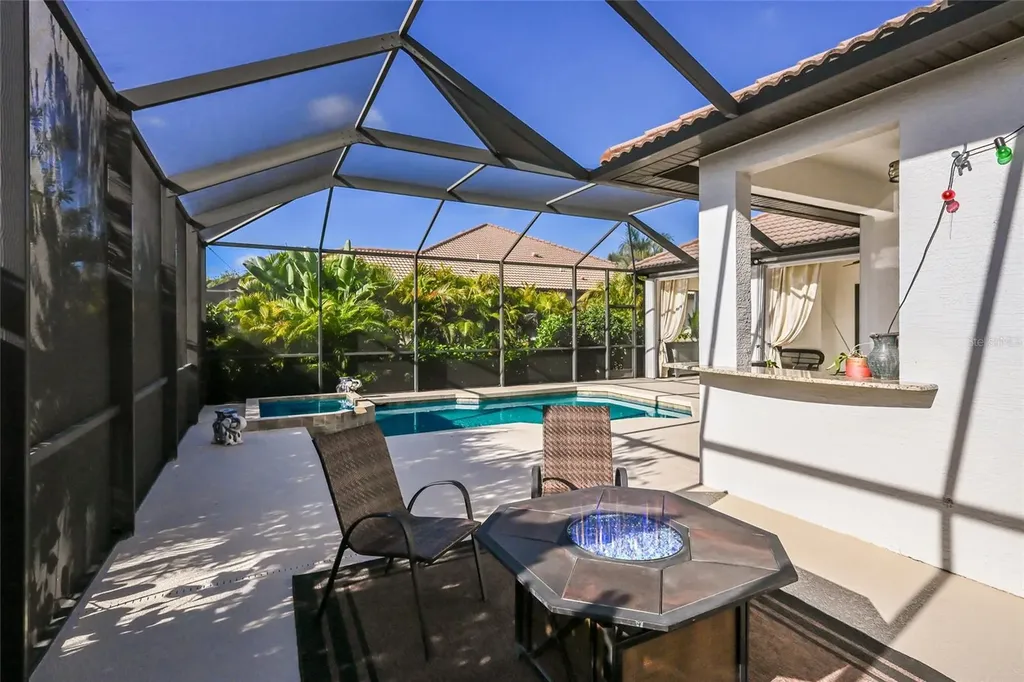 525 Mast Drive Bradenton FL 34208