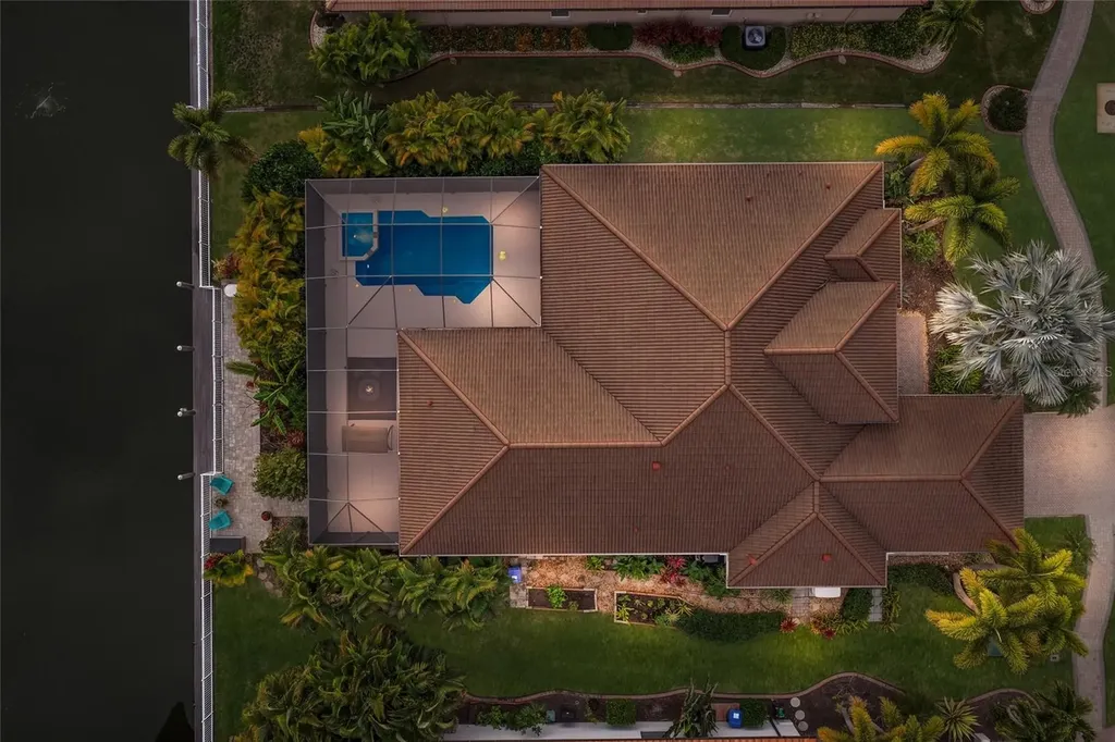 525 Mast Drive Bradenton FL 34208