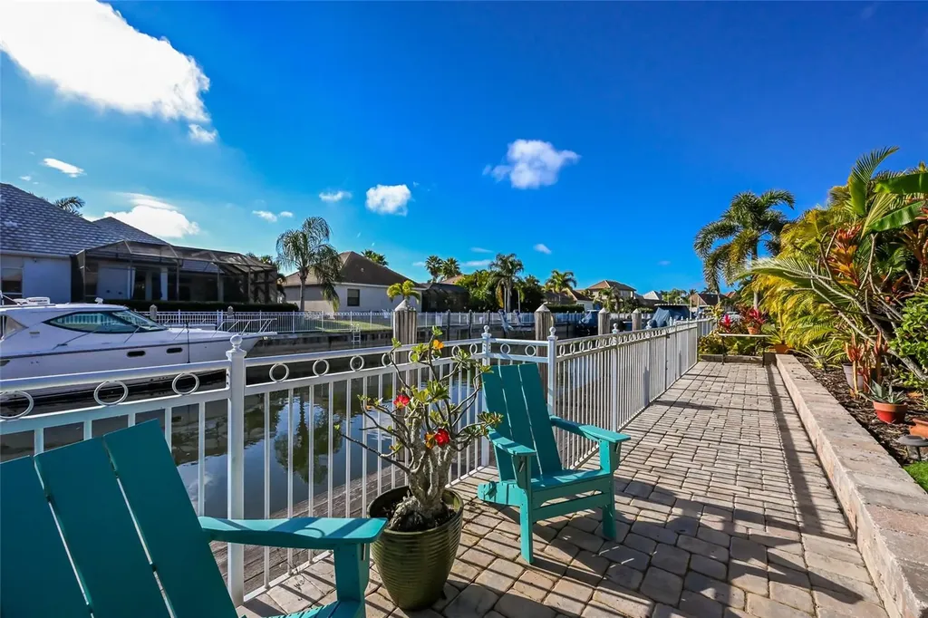 525 Mast Drive Bradenton FL 34208