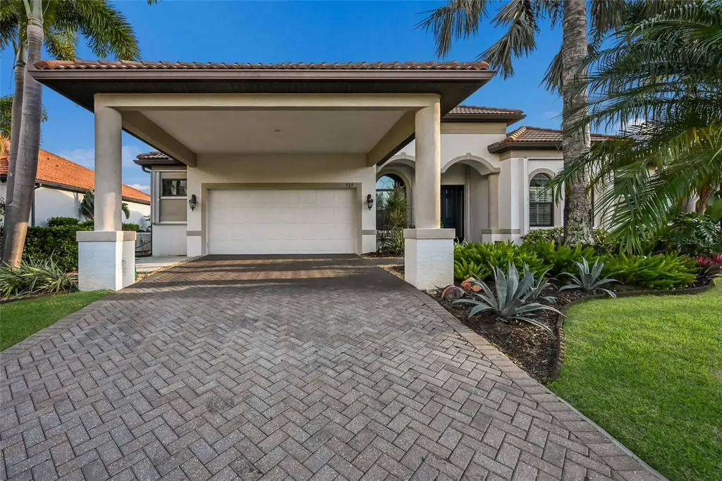 525 Mast Drive Bradenton FL 34208