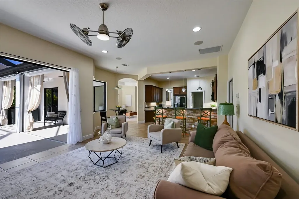 525 Mast Drive Bradenton FL 34208