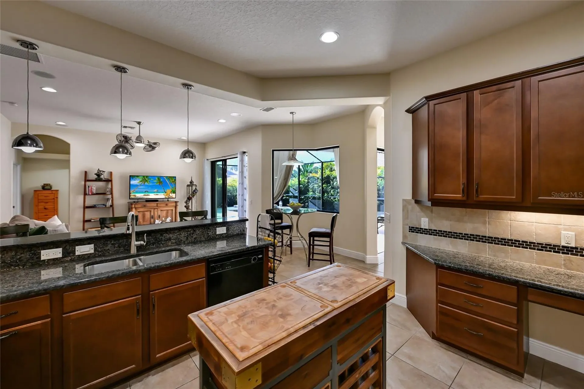 525 Mast Drive Bradenton FL 34208
