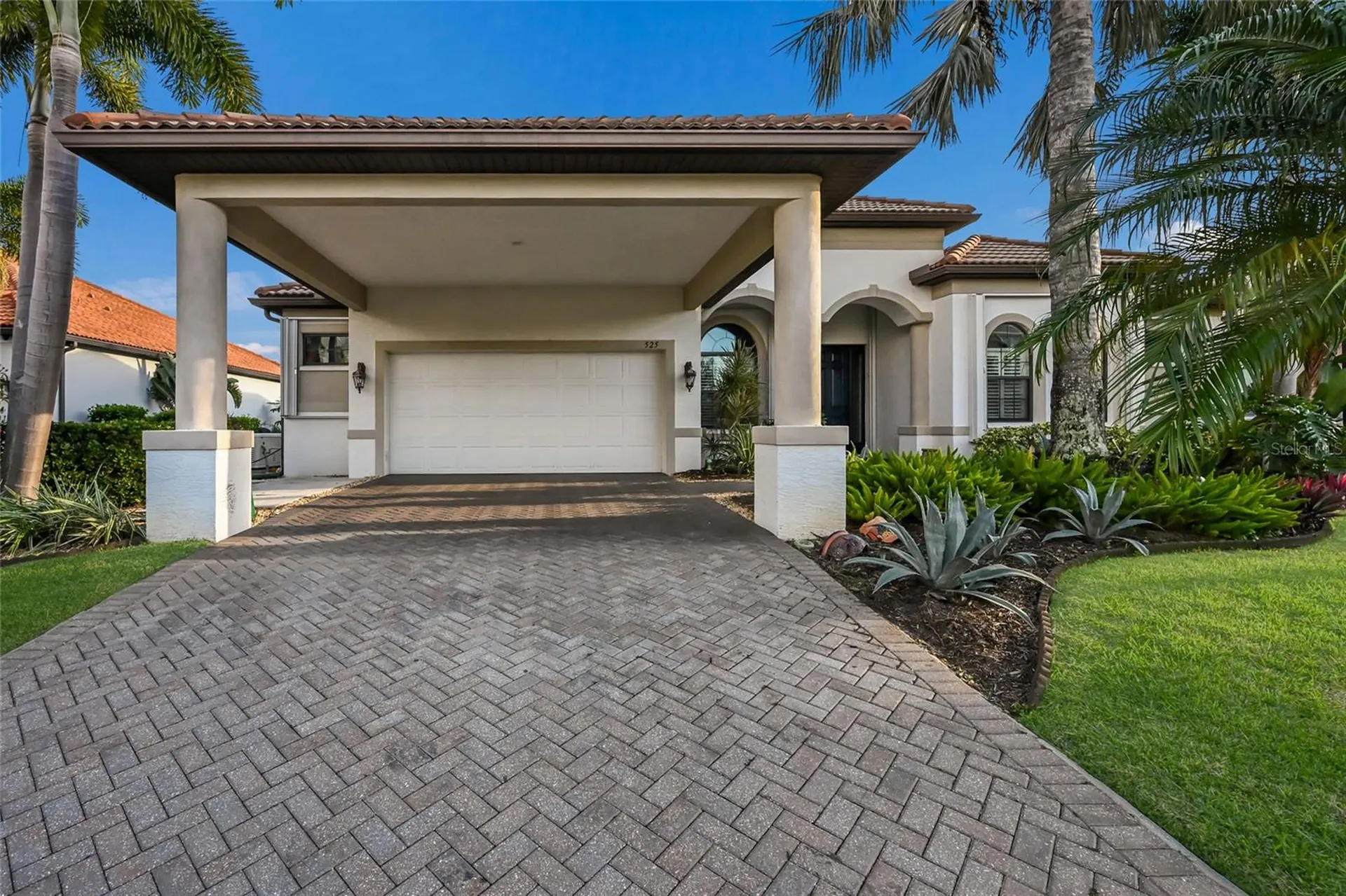 525 Mast Drive Bradenton FL 34208
