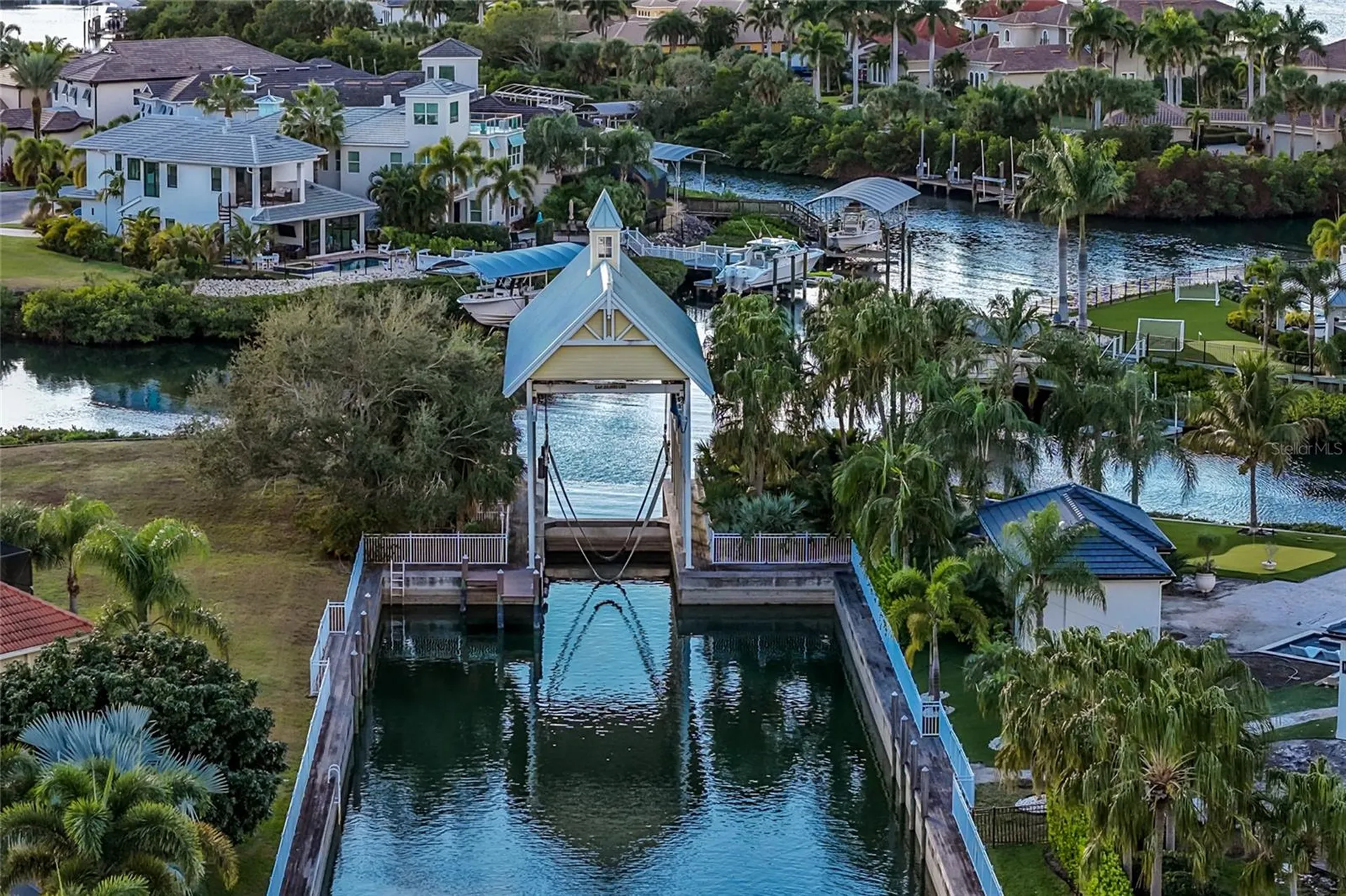 525 Mast Drive Bradenton FL 34208