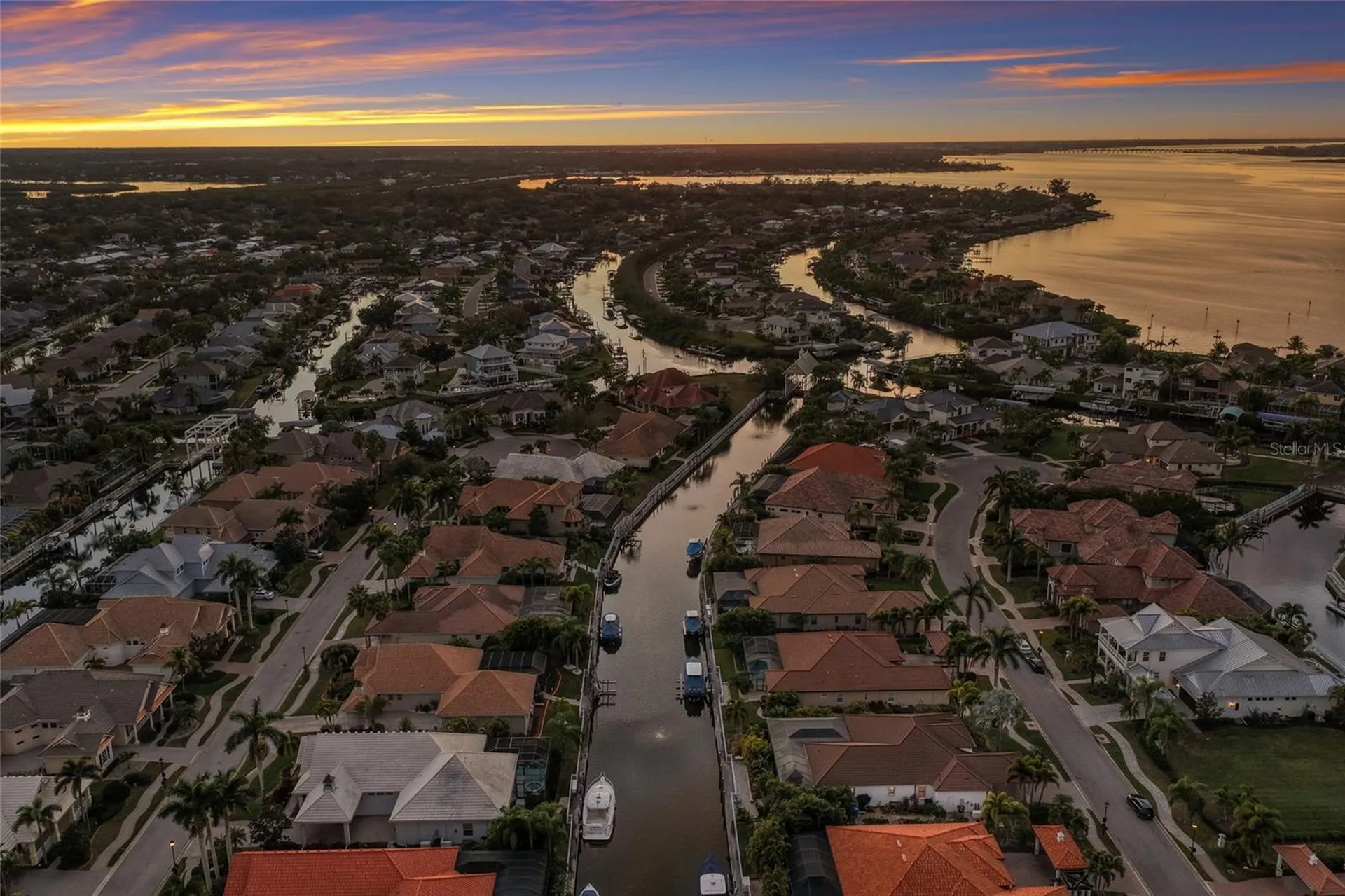 525 Mast Drive Bradenton FL 34208