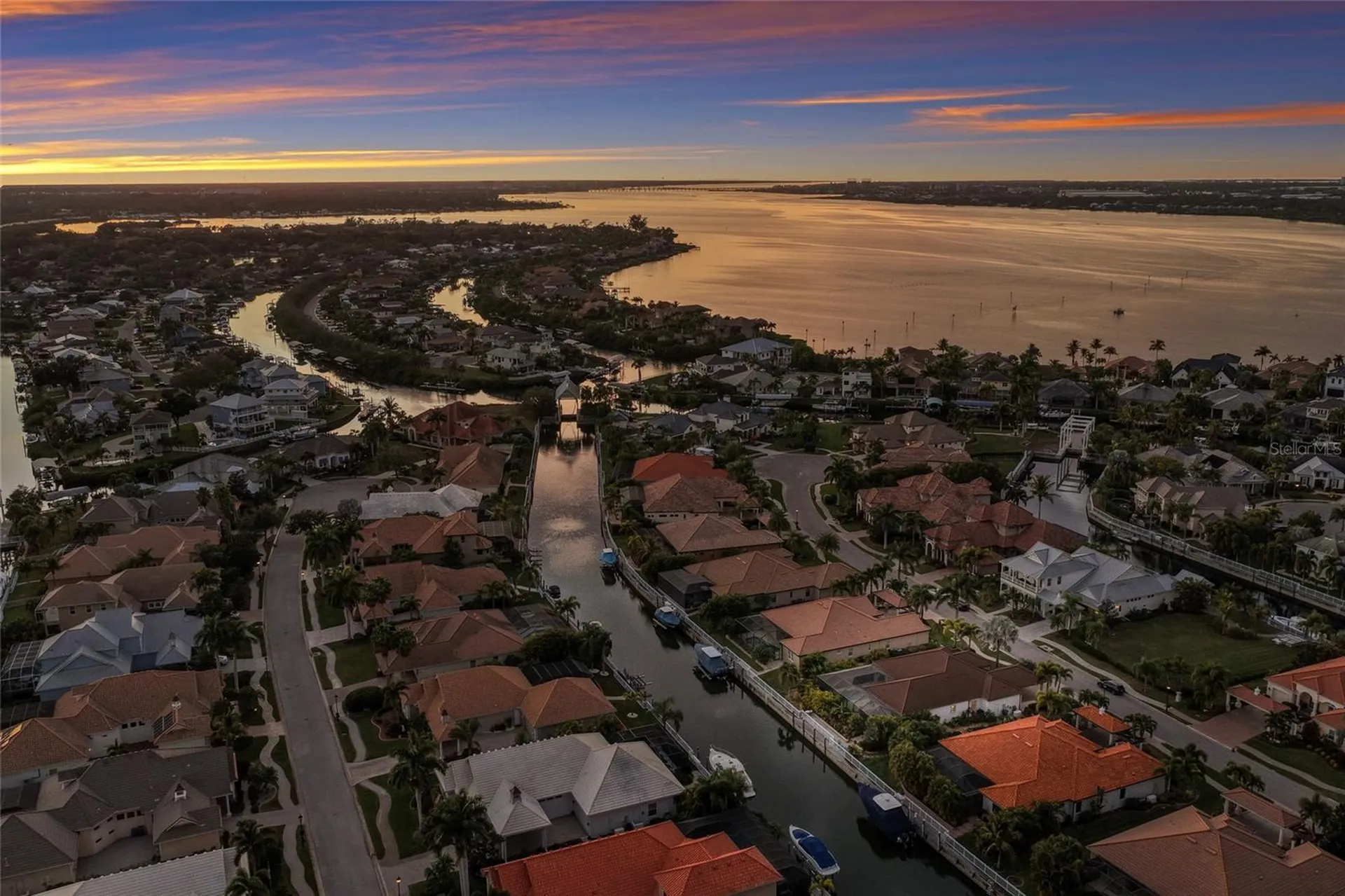 525 Mast Drive Bradenton FL 34208