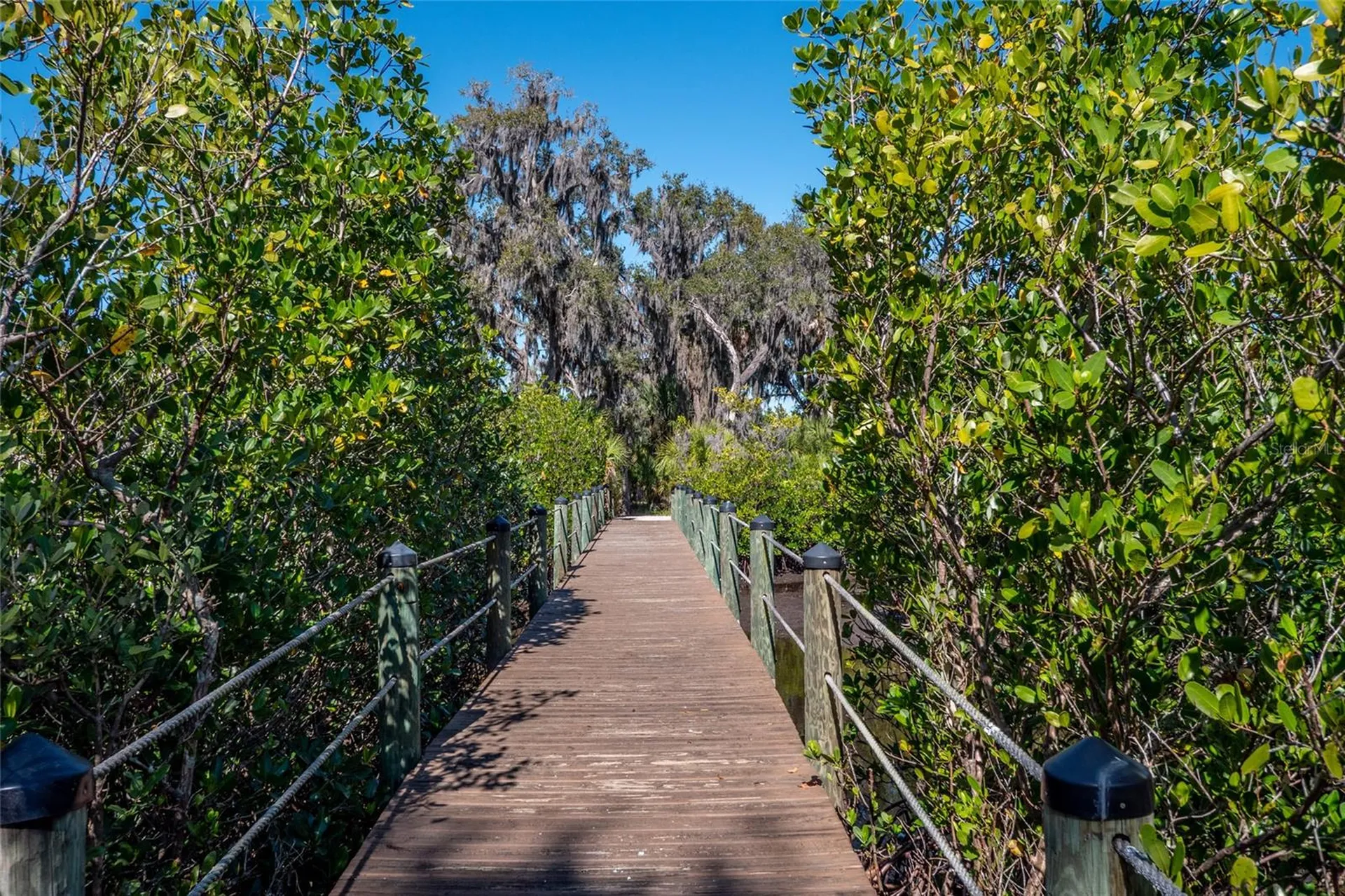 525 Mast Drive Bradenton FL 34208