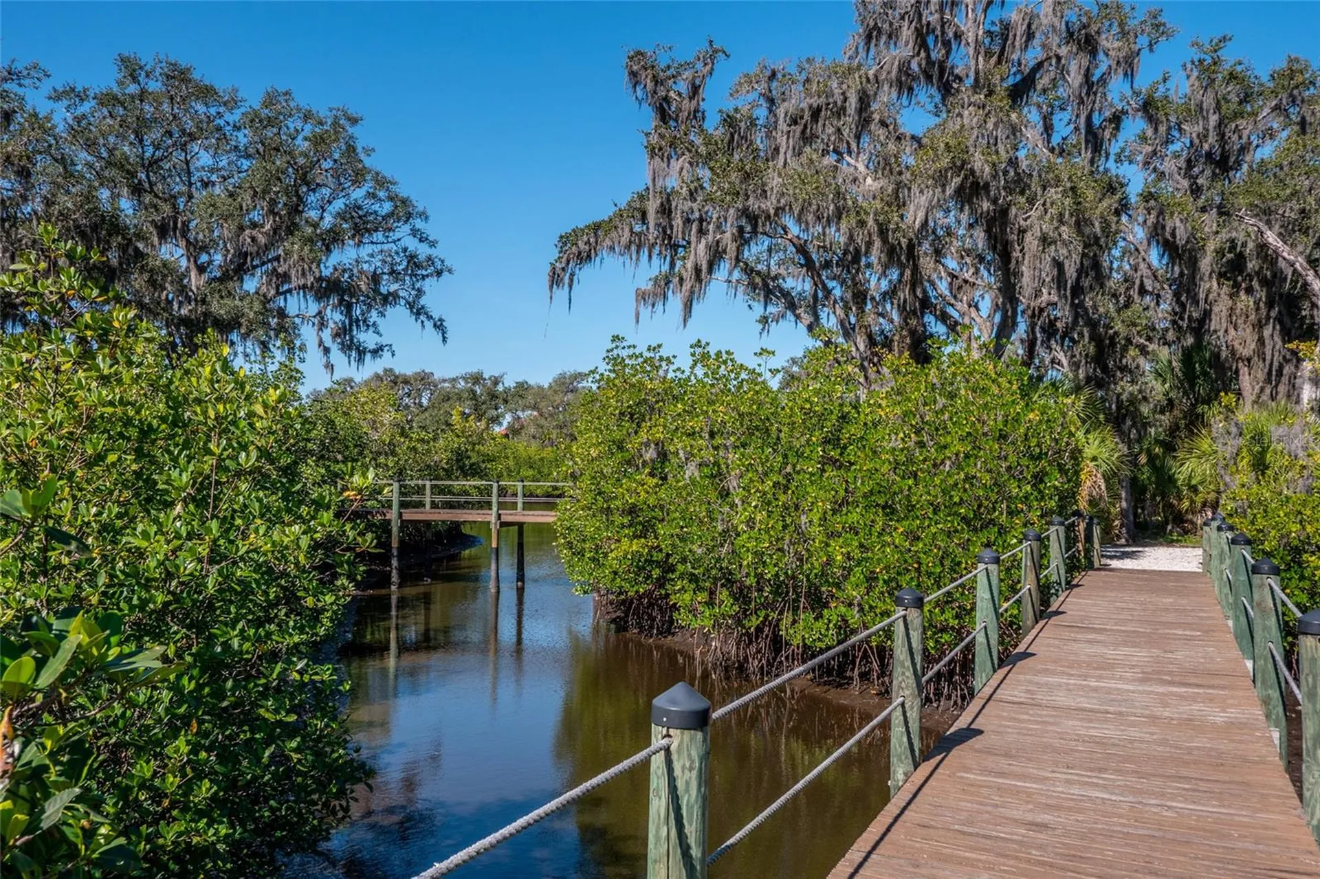 525 Mast Drive Bradenton FL 34208