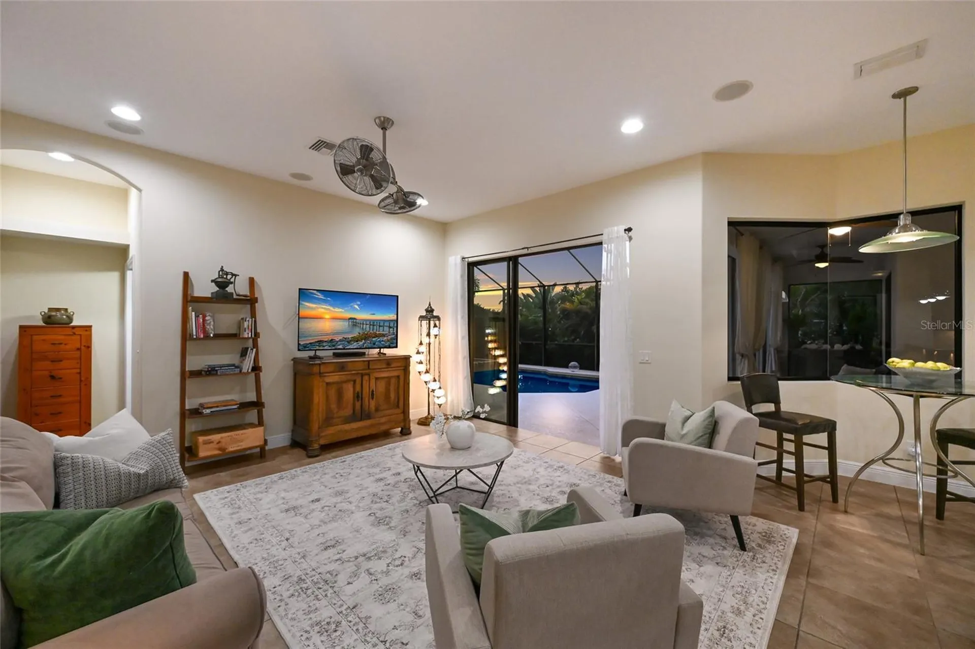 525 Mast Drive Bradenton FL 34208