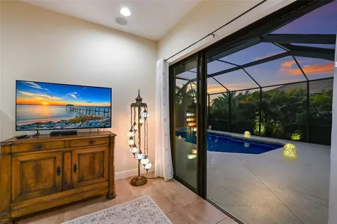 525 Mast Drive Bradenton FL 34208