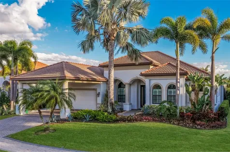 525 Mast Drive Bradenton FL 34208