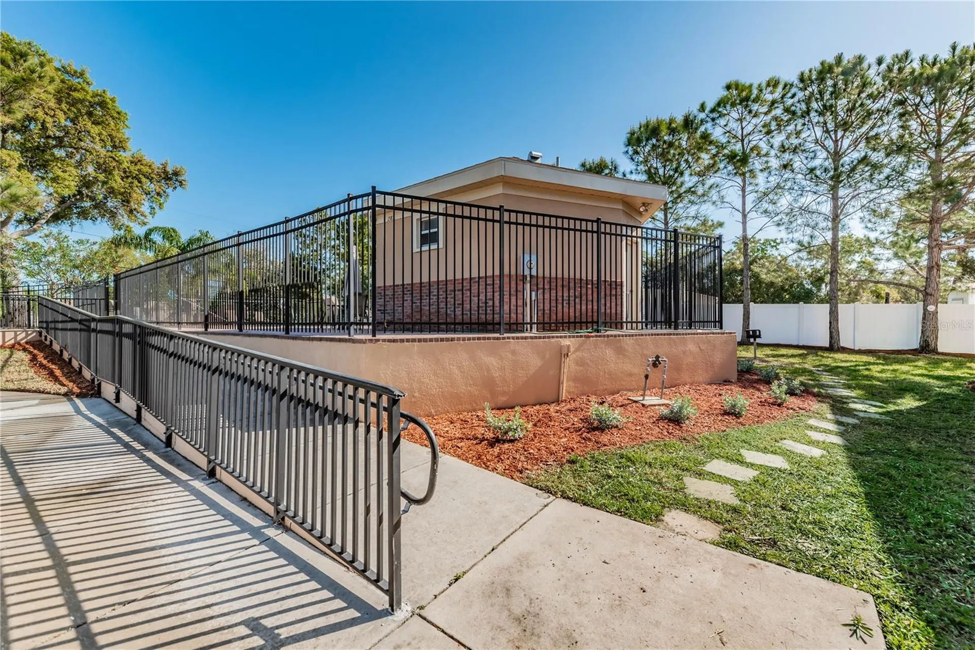 1474 Hillview Lane Tarpon Springs FL 34689