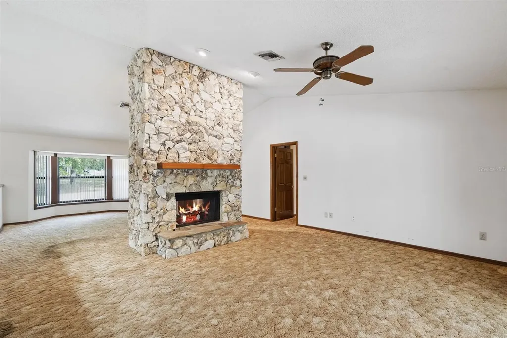 624 Hull Island Drive Oakland FL 34787
