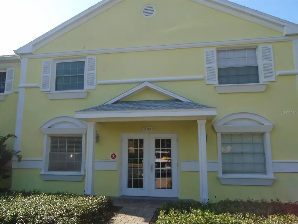 3889 Pompano Drive SE St Petersburg FL 33705