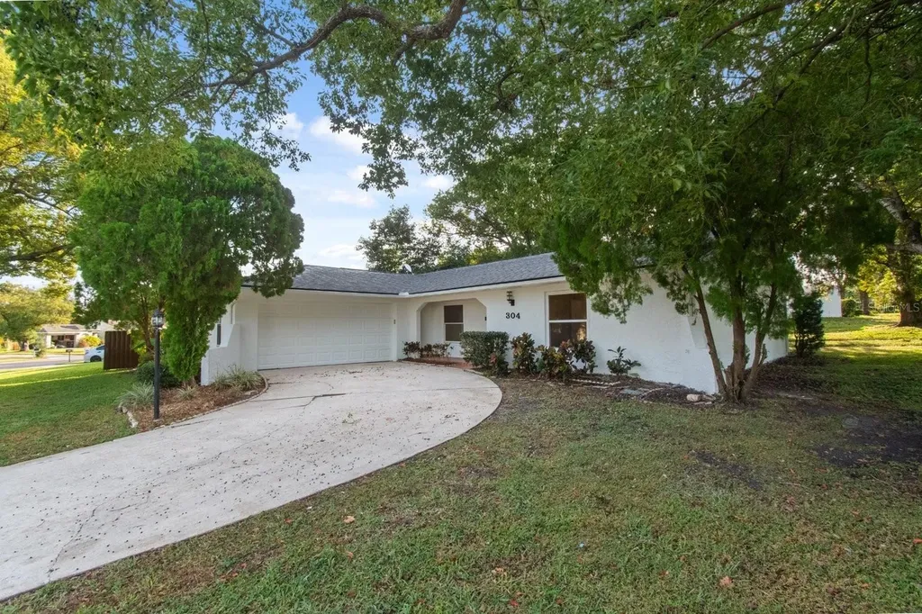 304 Barclay Avenue Altamonte Springs FL 32701