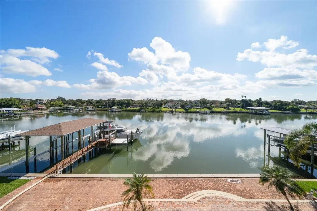 211 Poinciana Lane Largo FL 33770