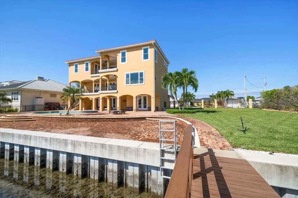 211 Poinciana Lane Largo FL 33770