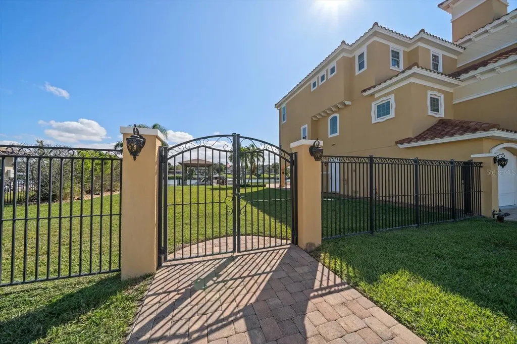 211 Poinciana Lane Largo FL 33770