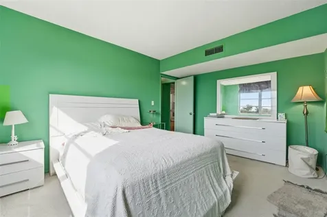 7461 W Country Club Drive N Sarasota FL 34243