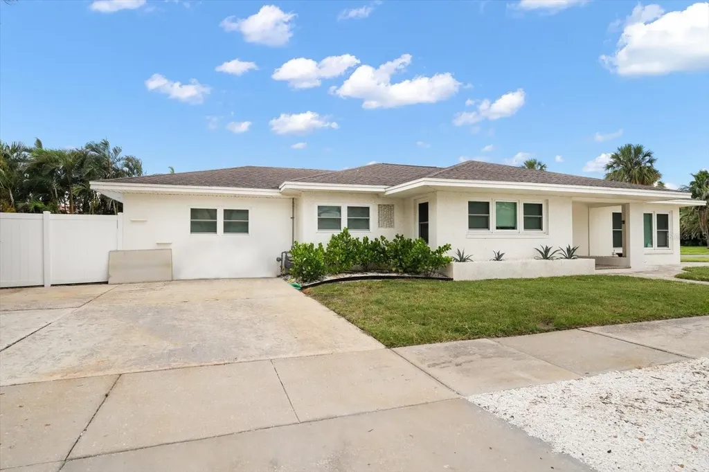 1018 Bay Esplanade Clearwater Beach FL 33767