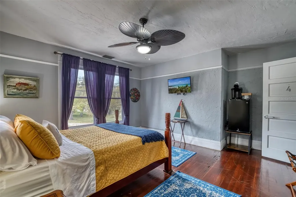 304 15th Street W Bradenton FL 34205