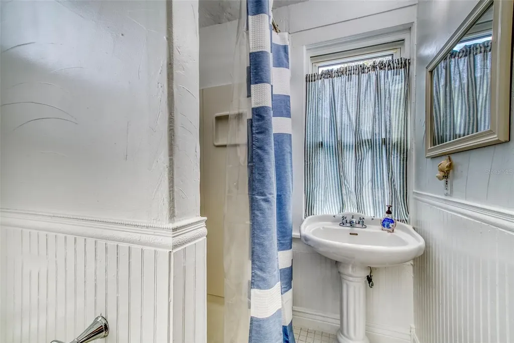 304 15th Street W Bradenton FL 34205