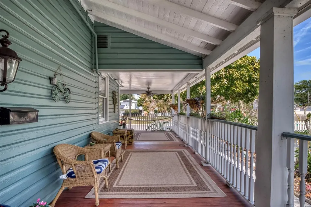 304 15th Street W Bradenton FL 34205