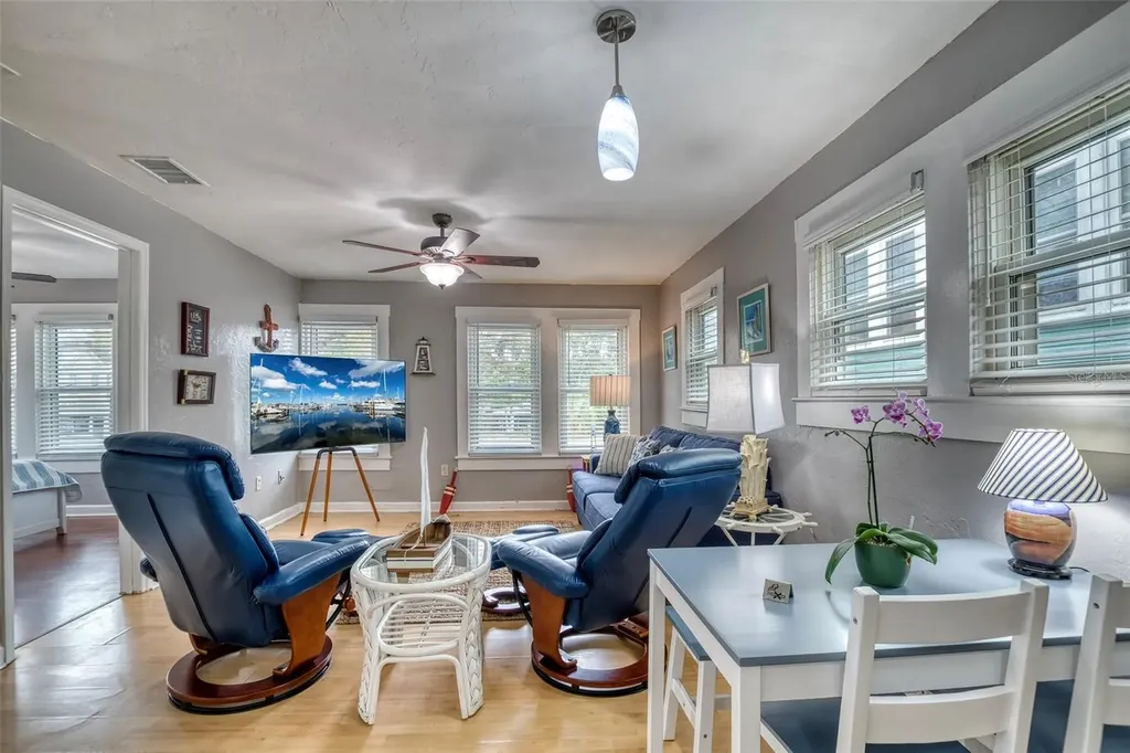 304 15th Street W Bradenton FL 34205