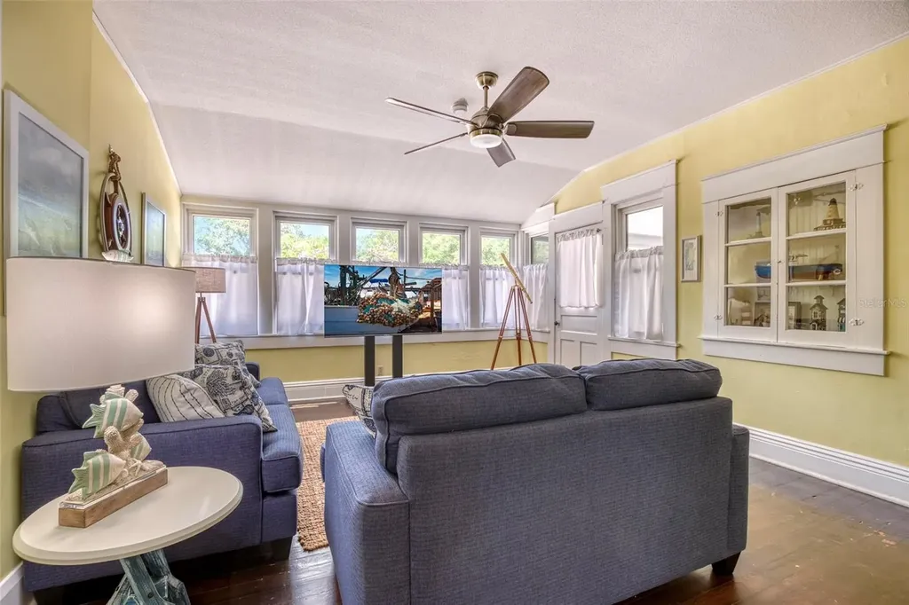 304 15th Street W Bradenton FL 34205