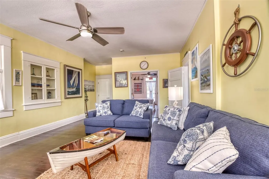 304 15th Street W Bradenton FL 34205
