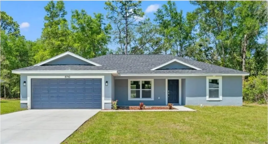15 Malauka Pass Way Ocklawaha FL 32179