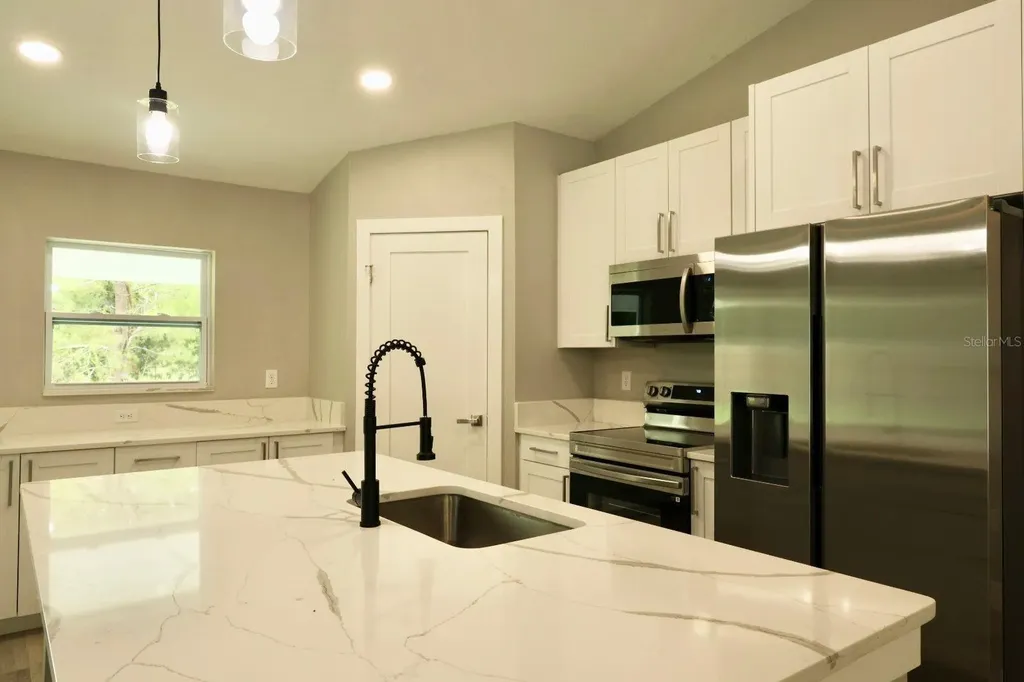 15 Malauka Pass Way Ocklawaha FL 32179