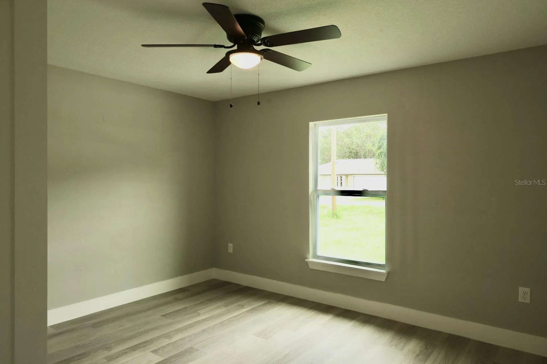 15 Malauka Pass Way Ocklawaha FL 32179