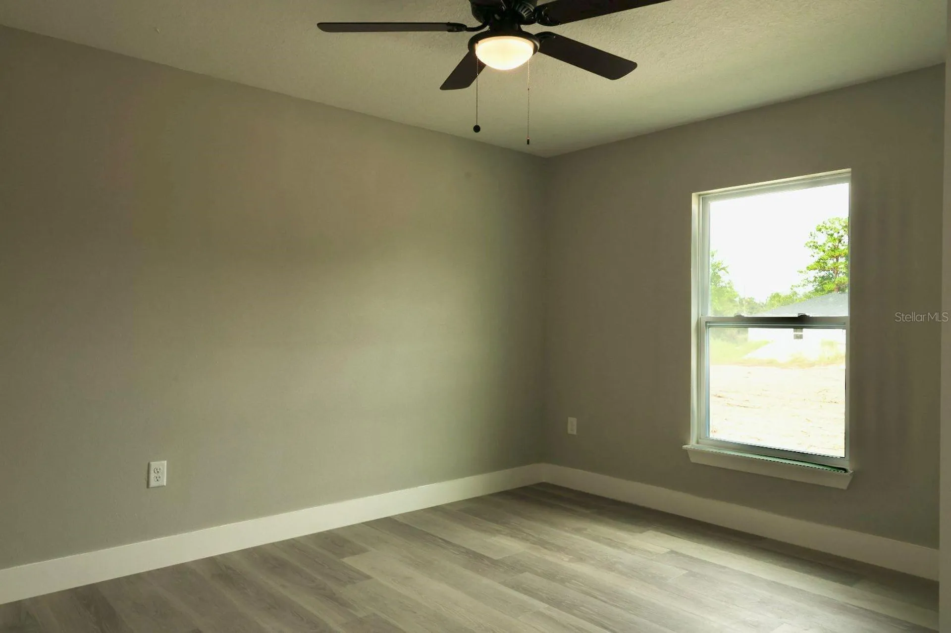 15 Malauka Pass Way Ocklawaha FL 32179