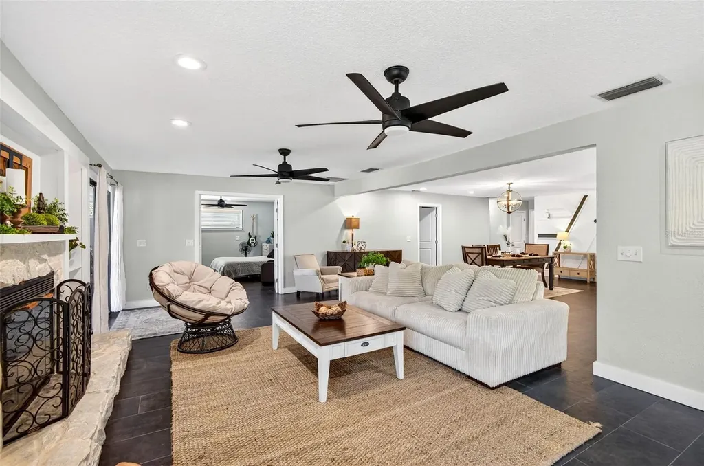 2366 Pembrook Drive Clearwater FL 33764