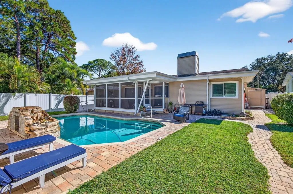 2366 Pembrook Drive Clearwater FL 33764