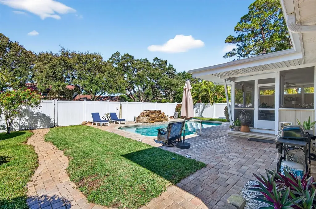 2366 Pembrook Drive Clearwater FL 33764
