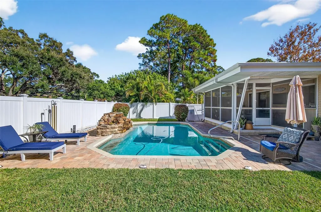 2366 Pembrook Drive Clearwater FL 33764