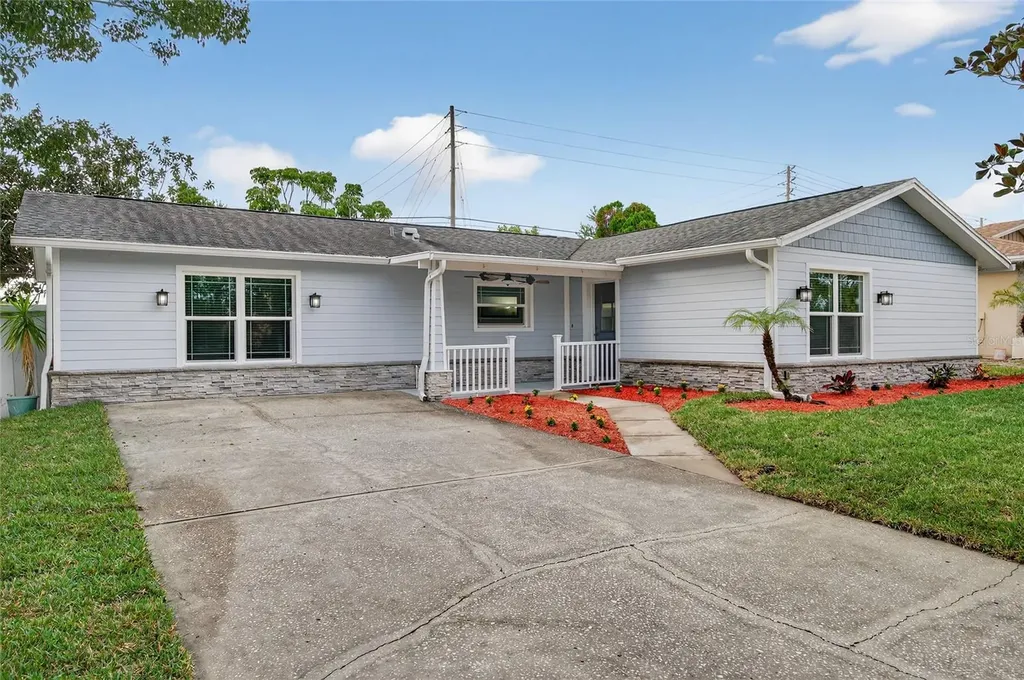 302 Leafwood Road Tarpon Springs FL 34689