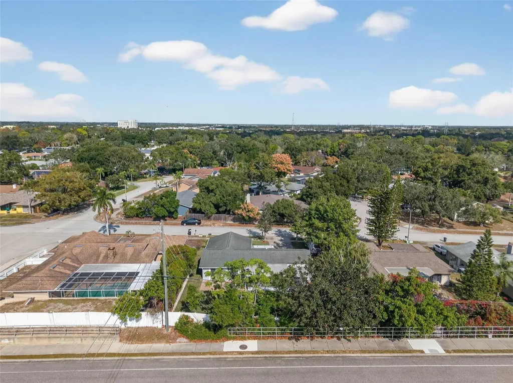 302 Leafwood Road Tarpon Springs FL 34689