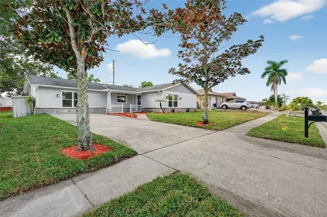 302 Leafwood Road Tarpon Springs FL 34689
