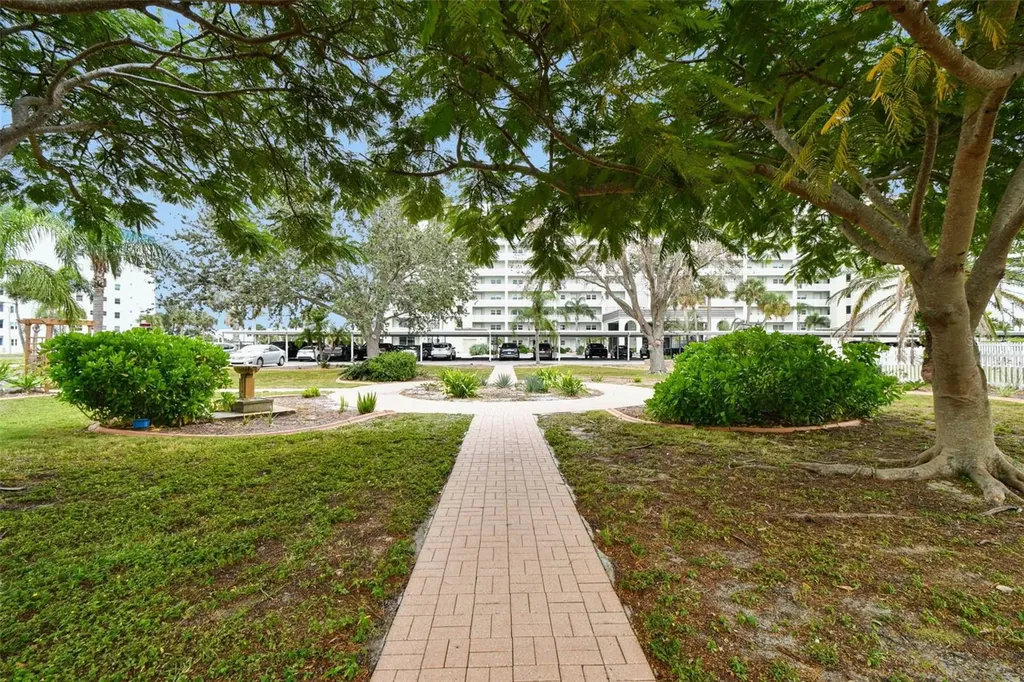 8 Glencoe Place Dunedin FL 34698
