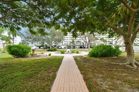 8 Glencoe Place Dunedin FL 34698