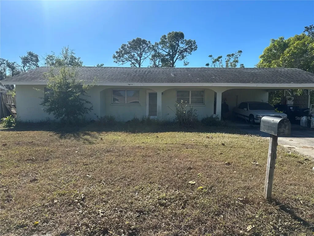 908 68th Avenue W Bradenton FL 34207