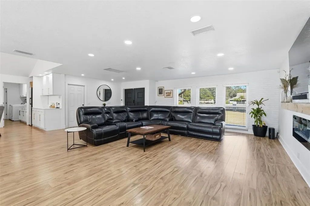 6370 90th Avenue N Pinellas Park FL 33782