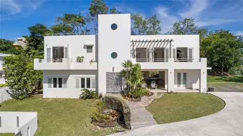 317 Extension Los Robles Rincon PR 00677