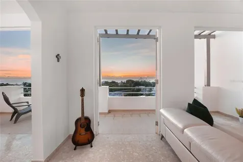 317 Extension Los Robles Rincon PR 00677