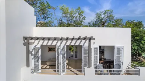 317 Extension Los Robles Rincon PR 00677
